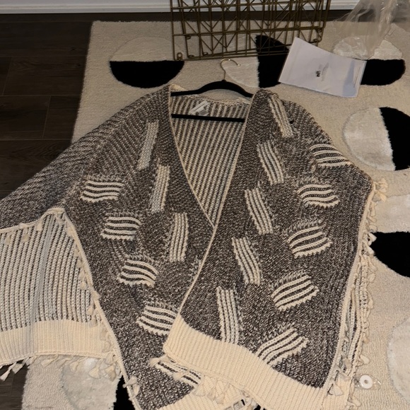 Anthropology Shall with detail in front. Excellent condition - Picture 1 of 3